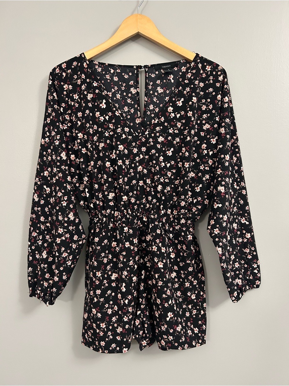 Forever 21 Black Floral Long Sleeve Romper Size Small With Pockets